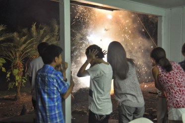 fireworks-cover-ears